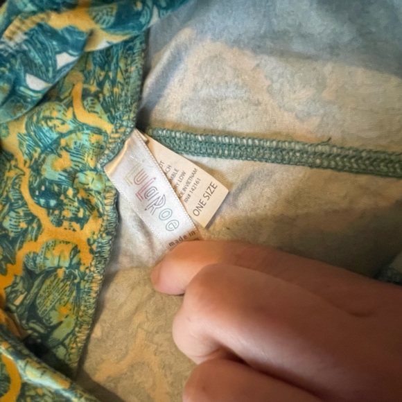 Lularoe One Size Leggings - Picture 3 of 3